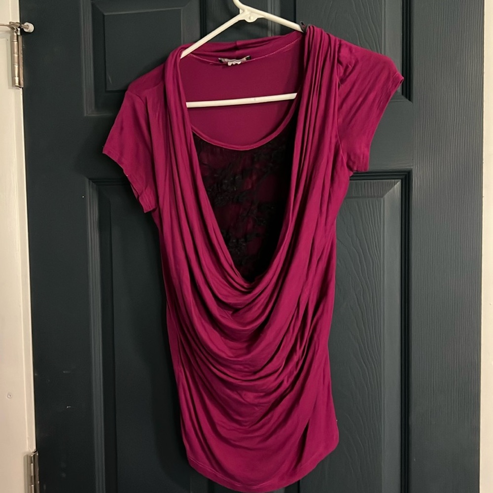 Stargazer women’s lace front top. Medium. Maroon.